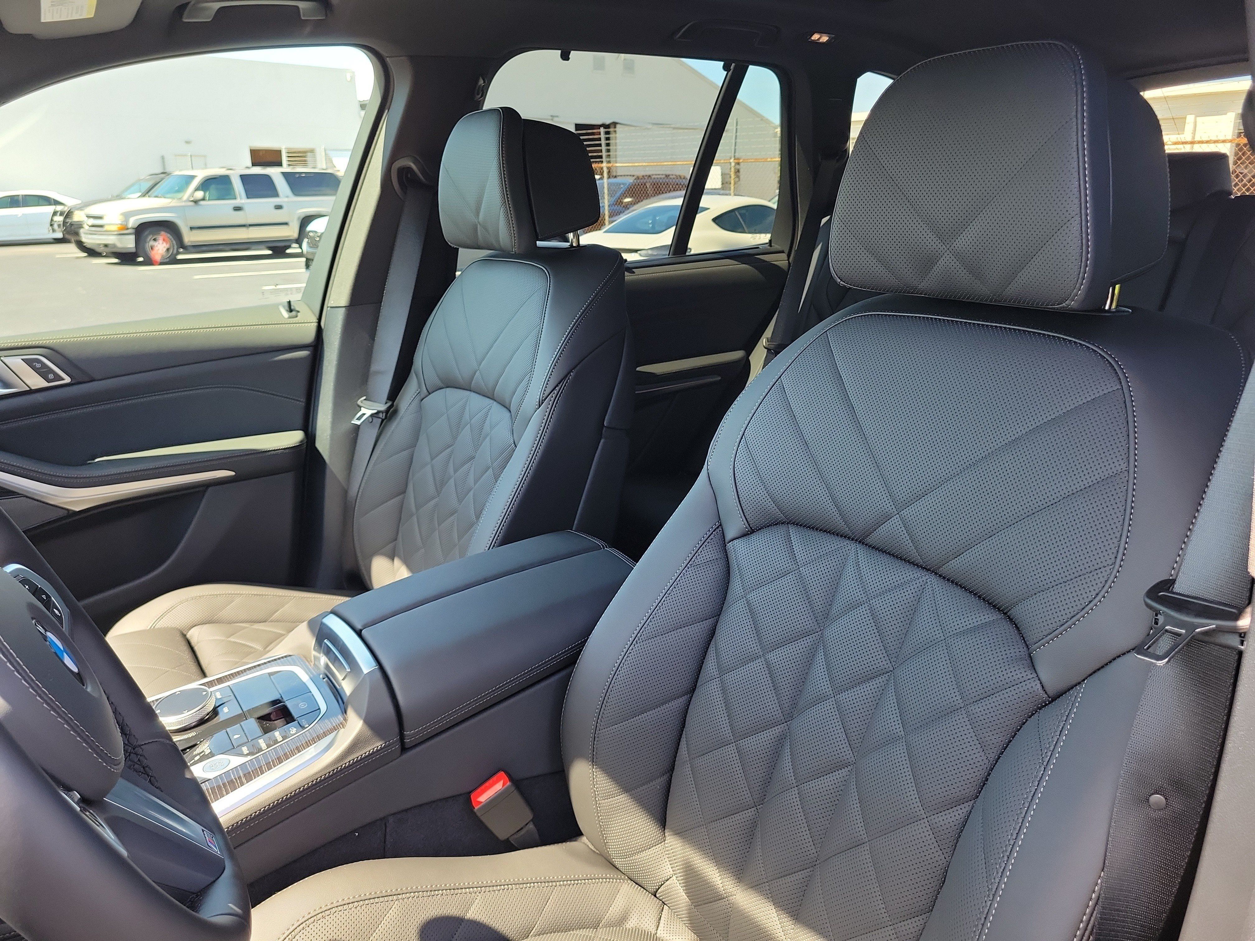 New 2026 BMW X5 xDrive40i w/ M Sport Package AWD/4WD image 17