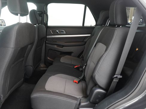 Used 2018 Ford Explorer XLT image 15