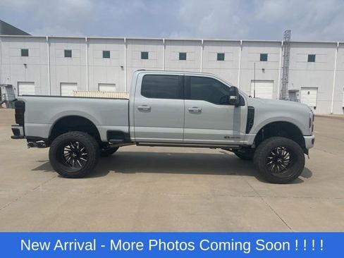 Used 2025 Ford F250 Platinum w/ FX4 Off-Road Package AWD/4WD image 4