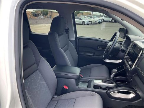 Used 2025 Nissan Frontier SV AWD/4WD image 9