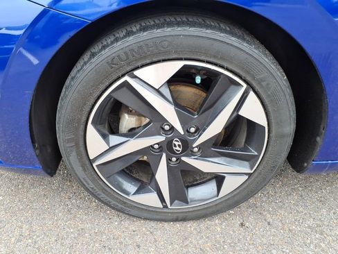 Used 2023 Hyundai Elantra Limited w/ Cargo Package FWD image 9
