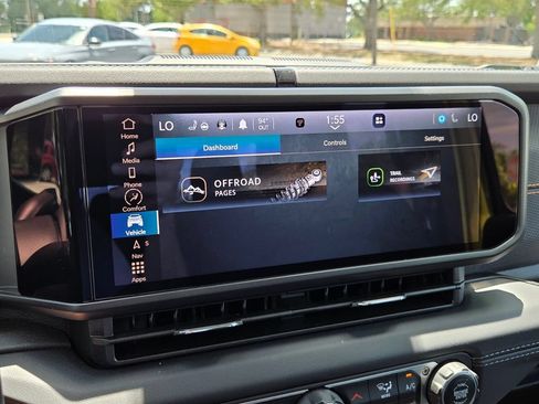 Used 2024 Jeep Gladiator Mojave w/ Technology Group AWD/4WD image 26