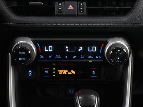 Used 2019 Toyota RAV4 Limited w/ Cold Weather Package AWD/4WD image 19