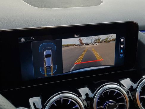 Used 2025 Mercedes-Benz GLA 35 AMG 4MATIC image 26