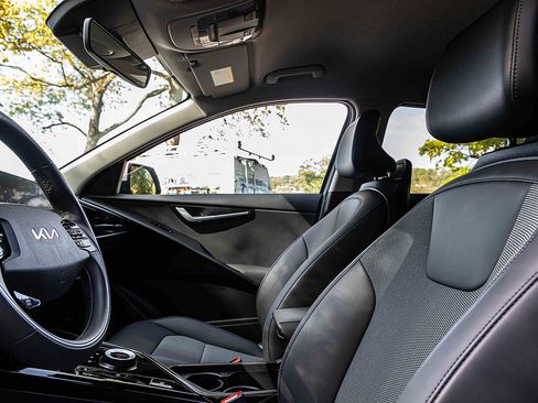 Certified 2024 Kia Niro Wind image 8