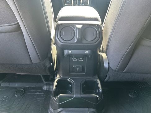 Used 2018 Jeep Wrangler Unlimited Sahara image 41