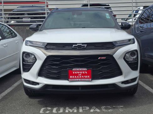 Used 2021 Chevrolet TrailBlazer RS w/ Sun and Liftgate Package AWD/4WD image 2