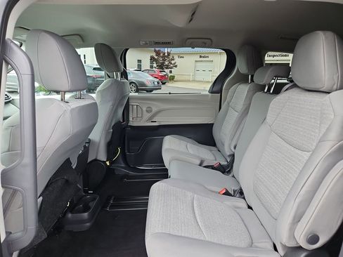 Used 2022 Toyota Sienna LE FWD image 26
