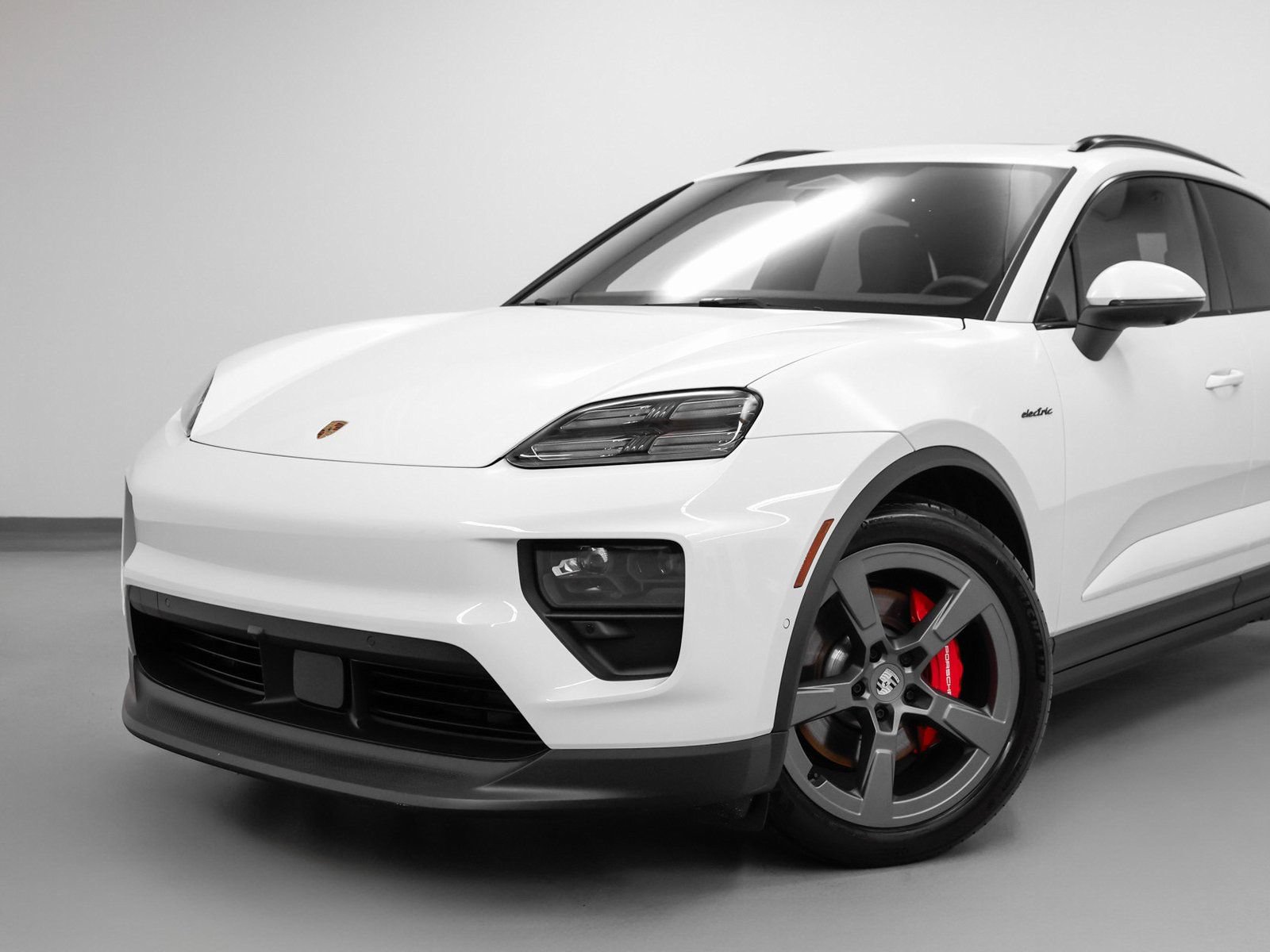 Certified 2025 Porsche Macan 4S Electric AWD/4WD image 7