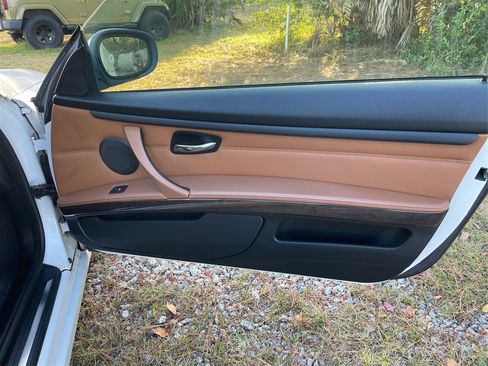 Used 2011 BMW 328i Convertible image 26