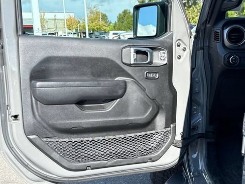 Used 2023 Jeep Gladiator Sport AWD/4WD image 17