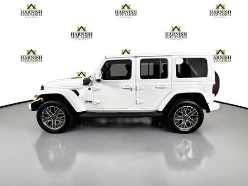 Used 2023 Jeep Wrangler Unlimited Sahara AWD/4WD image 4