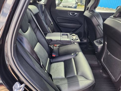 Used 2019 Volvo XC60 T5 Momentum w/ Premium Package AWD/4WD image 30
