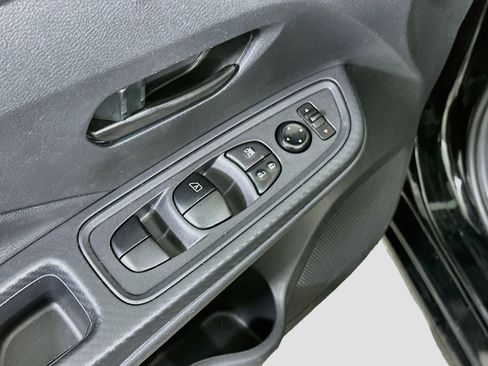 Used 2025 Nissan Versa S FWD image 15