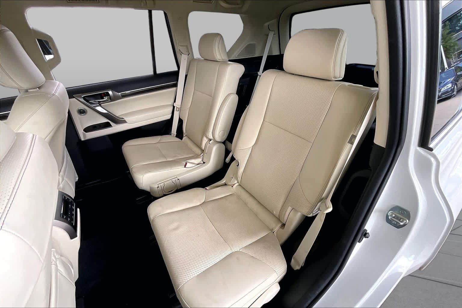 Used 2023 Lexus GX 460 Luxury w/ Sport Design Package AWD/4WD image 18