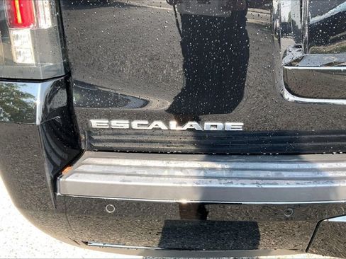 Used 2017 Cadillac Escalade ESV Luxury AWD/4WD image 7