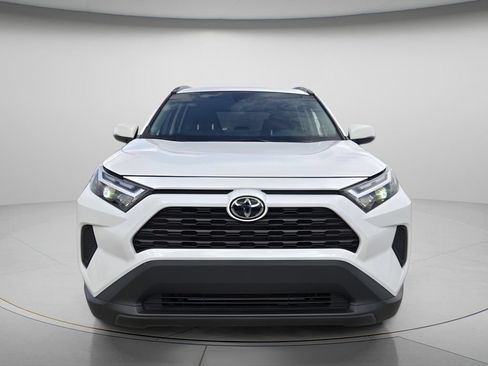 Used 2025 Toyota RAV4 XLE AWD/4WD image 4