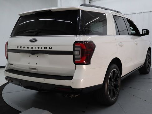 Used 2022 Ford Expedition Limited AWD/4WD image 3