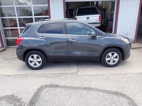 Used 2017 Chevrolet Trax LT w/ LT Convenience Package image 22