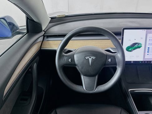 Used 2021 Tesla Model 3 Standard Range Plus image 17