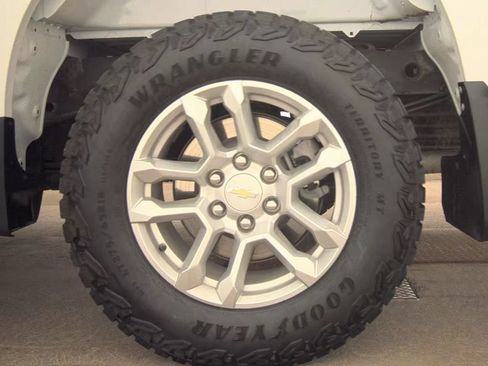 Certified 2024 Chevrolet Silverado 1500 LT w/ Z71 Off-Road Package AWD/4WD image 39