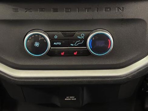 Used 2025 Ford Expedition Platinum w/ Driver's Package AWD/4WD image 39