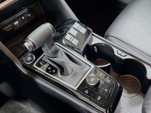 Certified 2025 Kia Sportage EX image 17