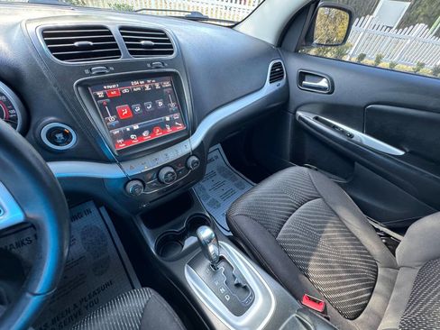 Used 2013 Dodge Journey SXT w/ Flexible Seating Group image 20