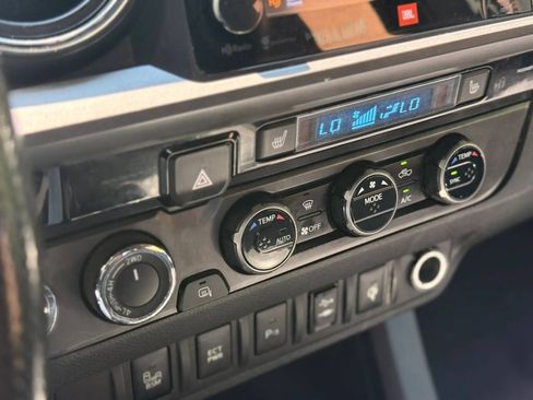 Used 2016 Toyota Tacoma TRD Off-Road AWD/4WD image 13