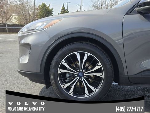 Used 2022 Ford Escape SE w/ SE Sport Appearance Package image 6