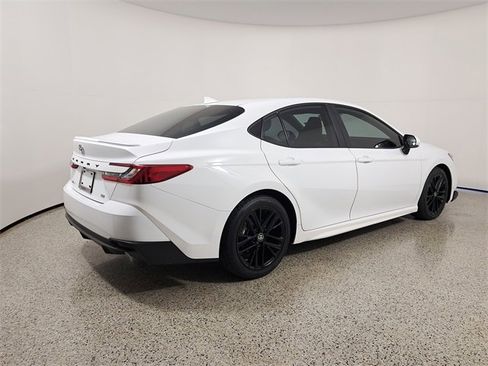 Used 2025 Toyota Camry SE image 5