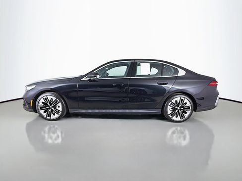 Used 2026 BMW 530i w/ Premium Package RWD image 4