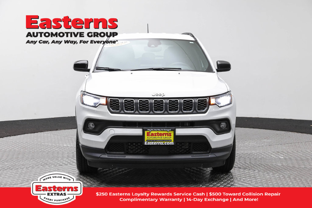 Used 2024 Jeep Compass Latitude AWD/4WD image 3