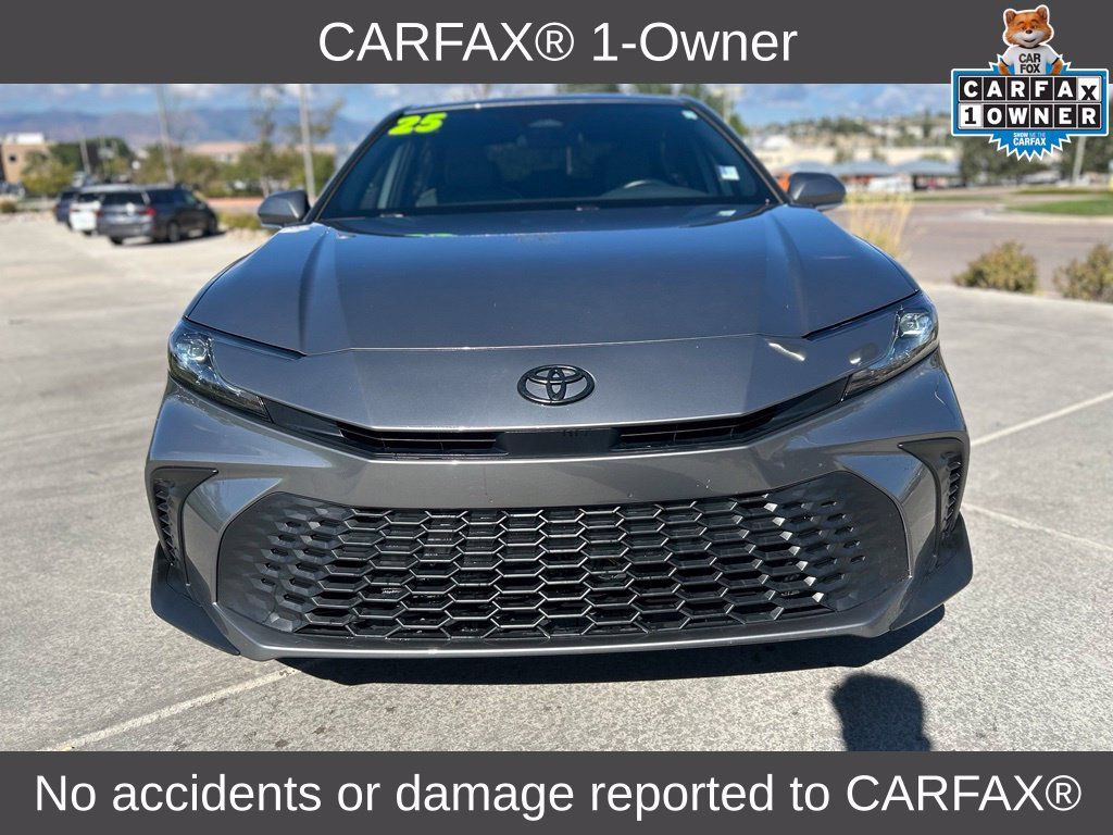 Used 2025 Toyota Camry SE AWD/4WD image 2