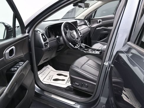Used 2022 Kia Sorento SX image 16