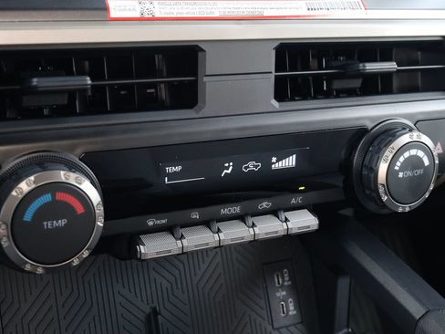 Used 2025 Toyota Tacoma SR5 AWD/4WD image 20