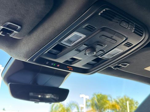 Certified 2022 Cadillac Escalade Sport Platinum w/ Heavy-Duty Trailer Package image 31