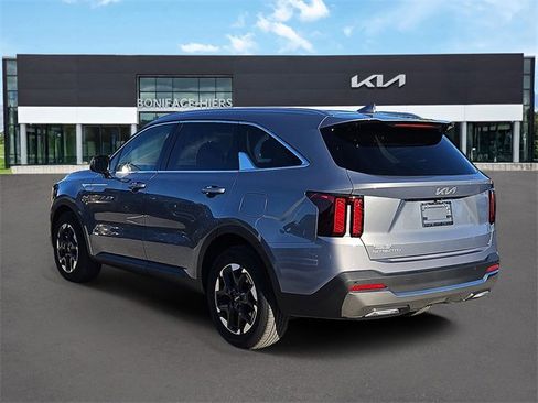Certified 2025 Kia Sorento S image 3