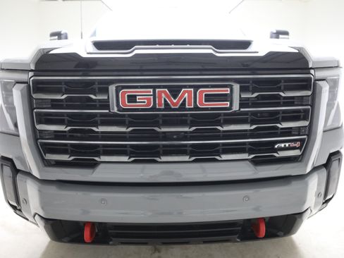 Used 2024 GMC Sierra 2500 AT4 w/ AT4 Premium Plus Package AWD/4WD image 8