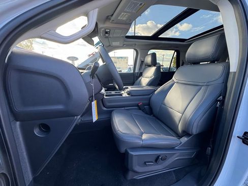New 2025 Ford Expedition Active image 11