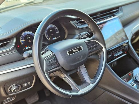 Used 2022 Jeep Grand Cherokee Limited image 19