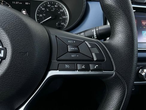 Used 2025 Nissan Versa SV image 30