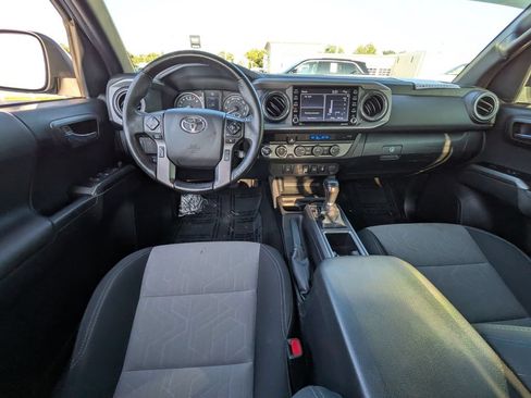 Used 2022 Toyota Tacoma TRD Off-Road AWD/4WD image 13