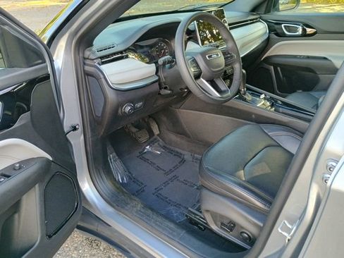 Used 2023 Jeep Compass Limited image 23