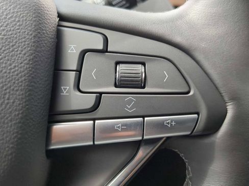 Used 2025 Cadillac XT6 Luxury image 16