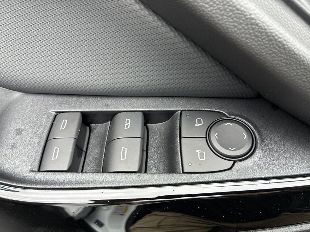 New 2027 Chevrolet Equinox LT FWD image 21