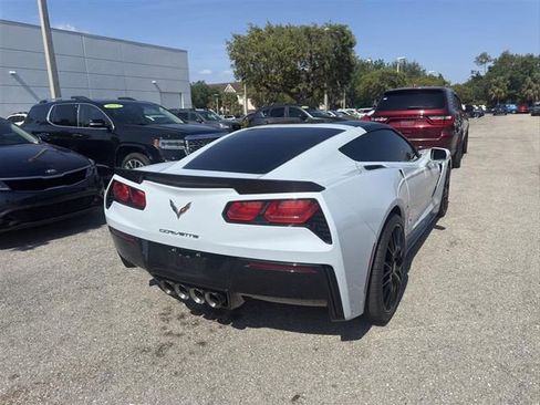 Used 2019 Chevrolet Corvette Stingray Coupe w/ 1LT RWD image 2