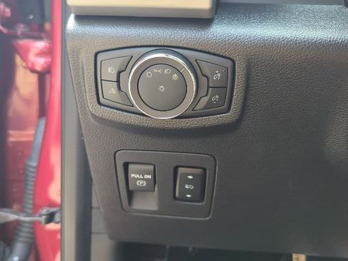 Used 2018 Ford F150 Lariat w/ Equipment Group 502A Luxury AWD/4WD image 26