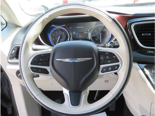 Used 2019 Chrysler Pacifica Limited FWD image 30