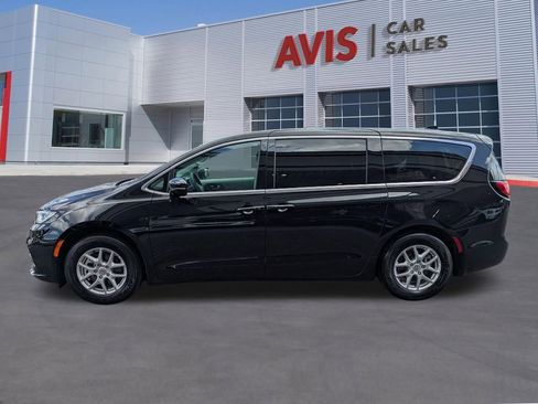 Used 2024 Chrysler Pacifica Touring-L FWD image 10